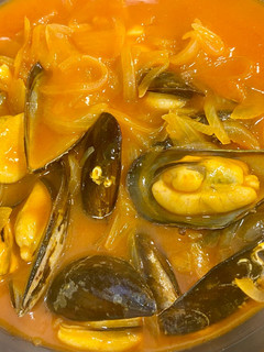 Una foto de Mejillones en salsa de tomate picante