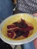 Tartaleta mexicana San Valentín de ciruelas, paté y costras de cacahuate las correa con tequila