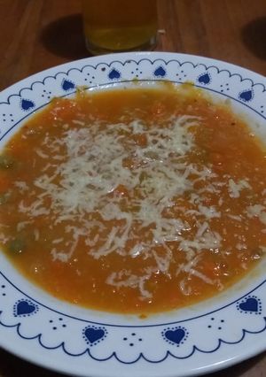 Una foto de Sopa de Calabaza, zanahoria y arvejas