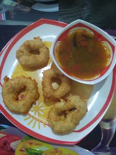 મૈદુ વડાં વીથ સંભાર (menduvada recipe in Gujarati) રેસીપી મુખ્ય ફોટો