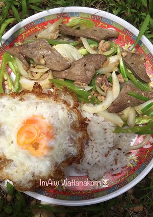 รูปของ “ผัดพริกอ่อนหมูสับตับ+ไข่ดาว”