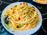 पास्ता अगलीओ ए ओलियो (Pasta Aglio e Olio recipe in marathi)
