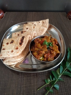 દૂધી નું શાક (Bottle Gourd Sabji Recipe In Gujarati) રેસીપી મુખ્ય ફોટો