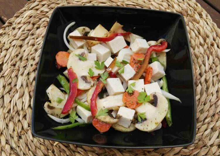 Tofu marinado con verduras