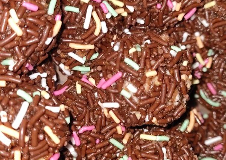 Cara termudah untuk Terbaik AppetizingBiscuits choco balls