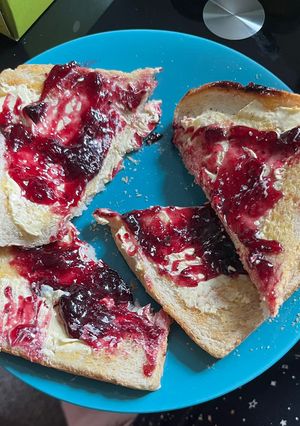 A picture of Jam on Toast.