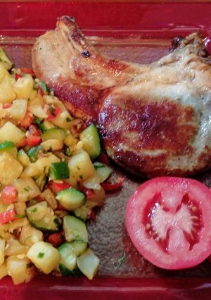 Foto principal de Chuletas a la plancha y salteado de verduras