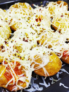પાણીપૂરી પિઝ્ઝા (Pani Puri Pizza Recipe In Gujarati) રેસીપી મુખ્ય ફોટો