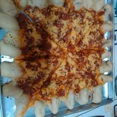 รูปของ Pizza cheese meat enaak dan anti gagal