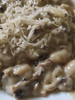 Una foto de Gnocchis sin gluten con salsa de champiñones y mascarpone