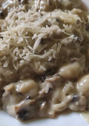 Una foto de Gnocchis sin gluten con salsa de champiñones y mascarpone