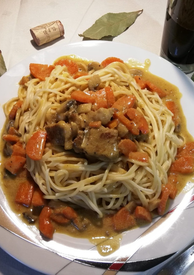 Una foto de Estofado de ternera estilo carbonara