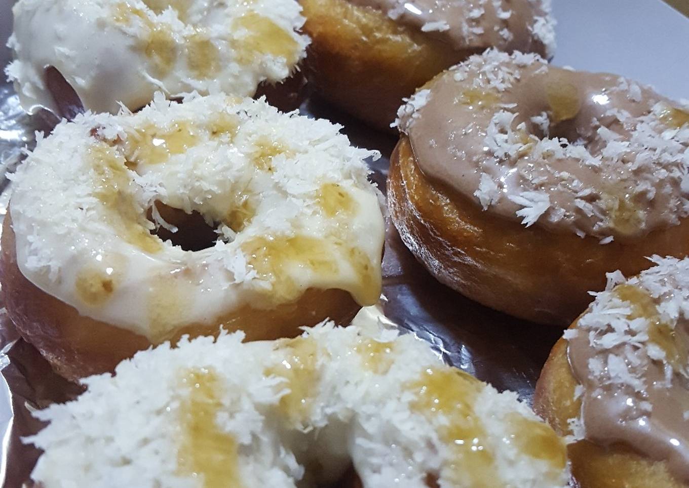 Milk and chocolate doughnut glazing