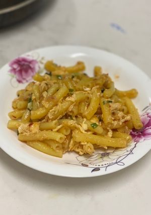 Hình của món Nui chiên trứng.