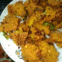 A picture of Chana Dal Pakoras.