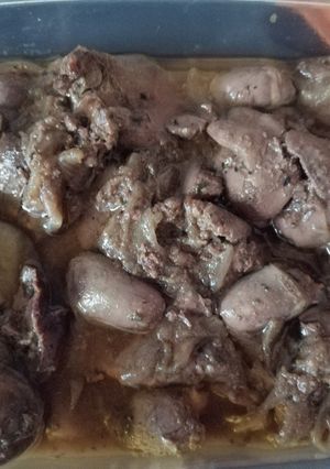 Una foto de Higaditos de pollo encebollados