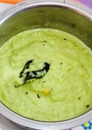 A picture of Coriander coconut chutney.
