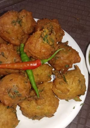 पकोड़े (pakode recipe in Hindi) रेसिपी मुख्य फोटो