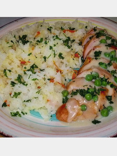 Una foto de Arroz con zanahoria y pollo al horno con salsa bechamel