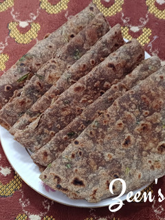 A picture of Ragi and Wheat Chapatis with Leafy Greens.
