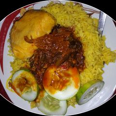 A picture of Curried rice with dryfish sauce.