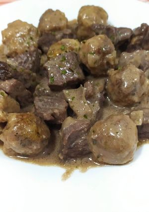 Una foto de Guiso de ternera con repápalos