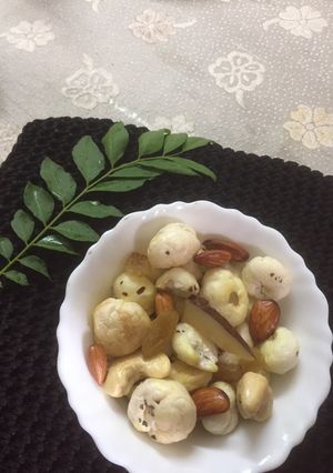 A picture of Roasted makhana chiwda.