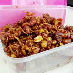 A picture of Teri medan kacang balado.