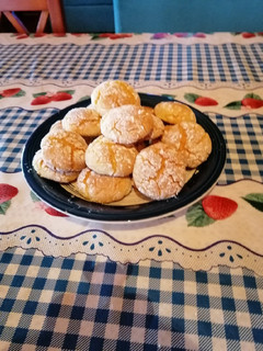 Una foto de Galletitas de limón 🍋 con azúcar flor 🌸