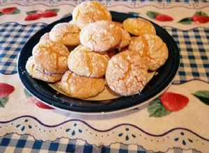 Una foto de Galletitas de limón 🍋 con azúcar flor 🌸
