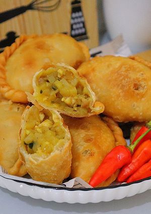 Foto resep PASTEL ISI KARE AYAM KENTANG By.Uli's Kitchen