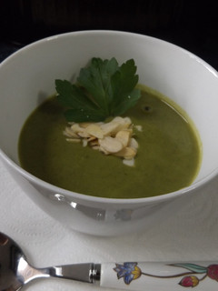 Una foto de Crema deliciosa de verduras de estación