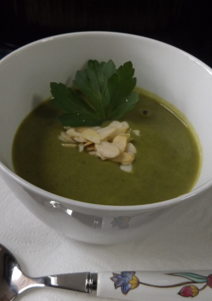 Una foto de Crema deliciosa de verduras de estación