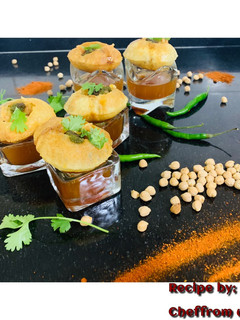 A picture of Gol Gappy (gol gappa shots).