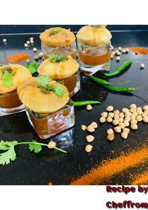 A picture of Gol Gappy (gol gappa shots).
