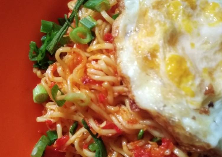 Cara Gampang Menyiapkan Indomie goreng pedasss maknyus Anti Gagal