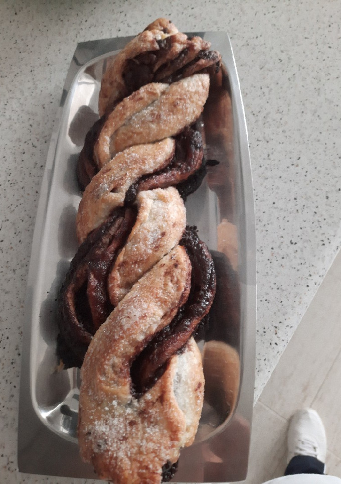 Una foto de Trenza de chocolate y hojaldre
