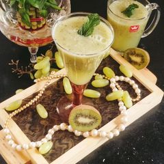 A picture of Kiwi grapes juice 😋😋.