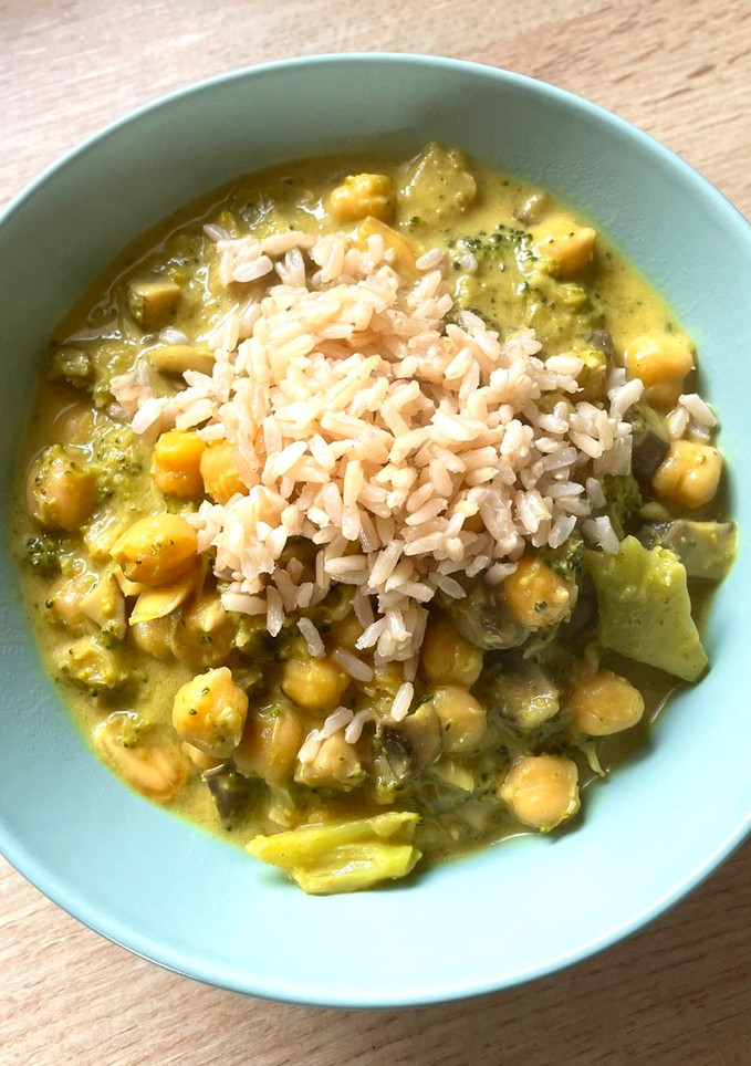Una foto de Garbanzos con verdura al curry
