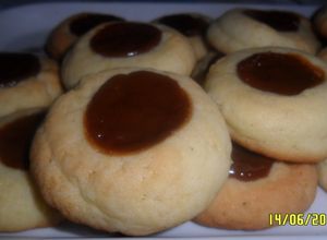 Una foto de Galletitas pepas de dulce de leche