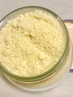Una foto de Queso parmesano vegano