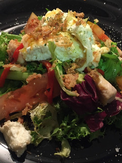 Una foto de Ensalada templada de queso de cabra