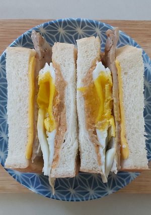 花生醬起司肉排蛋吐司 的食譜成品照片