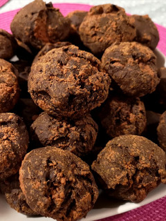 Una foto de Galletas de chocolate rellenas de crema de chococoavellana