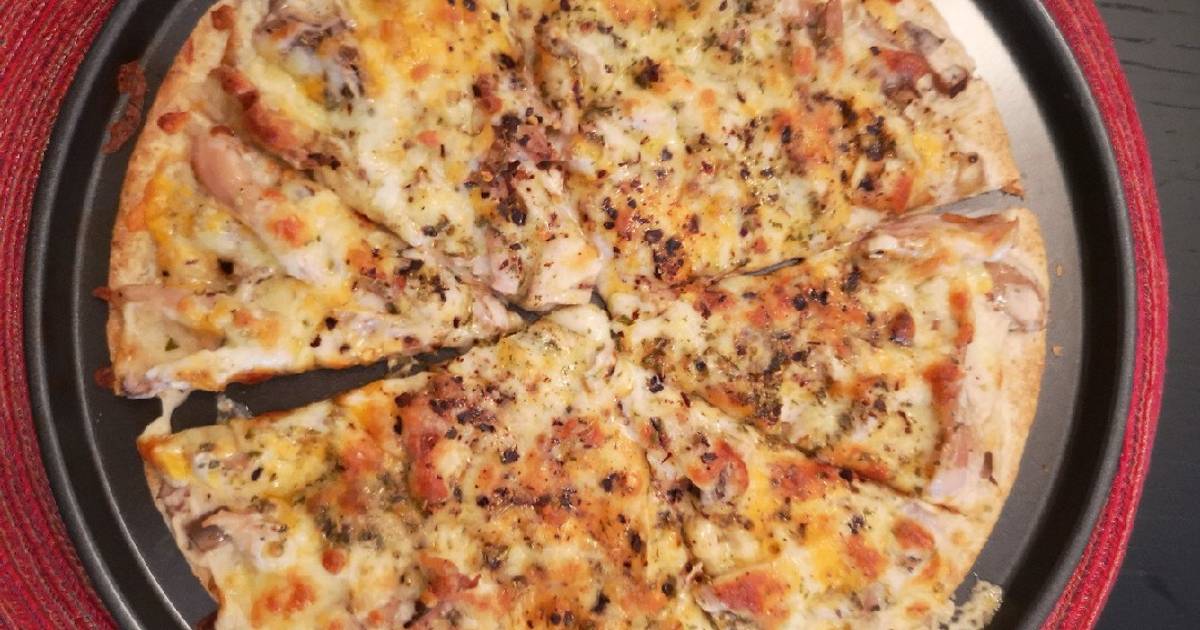 Chicken and Herb White Pizza with garlic sauce Recipe by Anne - Cookpad