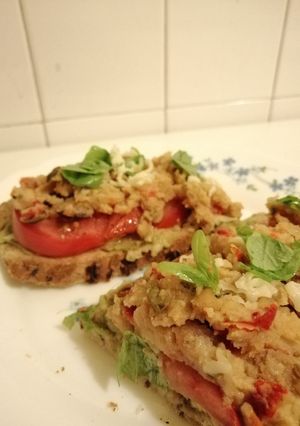 Foto de Tosta de abacate e alheira 💕