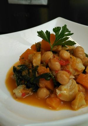 Foto principal de Potaje fácil y rápido de garbanzos y bacalao