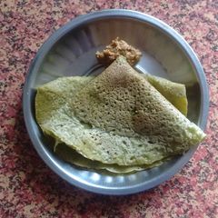 A picture of Spinach dosa.