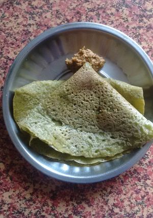 A picture of Spinach dosa.