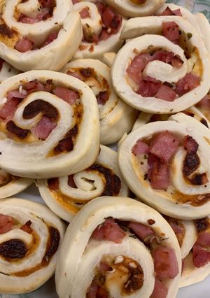 Una foto de Rolls de jamón y queso
